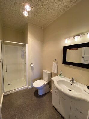 Hair dryer, towels - Waterfront | Great Views | Affordable | Unit 8 - KK11648 (Kaikoura)