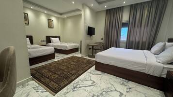 Habitación familiar, 1 habitación | Minibar, caja fuerte, sistema de insonorización