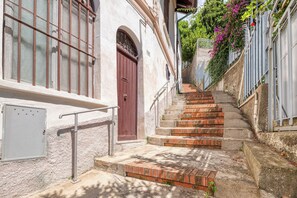 Family Apartment, Multiple Bedrooms (Casa Stefania - Quadro sul Mare) | Property grounds - Casa Stefania - Quadro sul Mare (Sanremo)