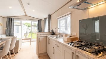 Réfrigérateur, micro-ondes, plaque de cuisson, cafetiÚre/bouilloire