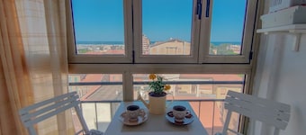 Center - Spacious Apartment near the Beach