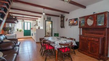 Apartment (Apartment with Balcony) | Dining room