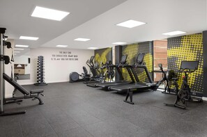 A gym with treadmills, weight machines, and a bench. - Hampton By Hilton Nuneaton (Nuneaton)