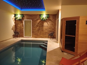 Indoor pool, a heated pool - Luxury suite with private Spa and Sauna (Bligny-sur-Ouche)