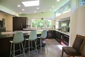 Fridge, microwave, oven, stovetop - Serene Mid-Century Retreat (Shoreline)