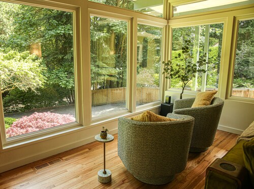 Serene Mid-Century Retreat