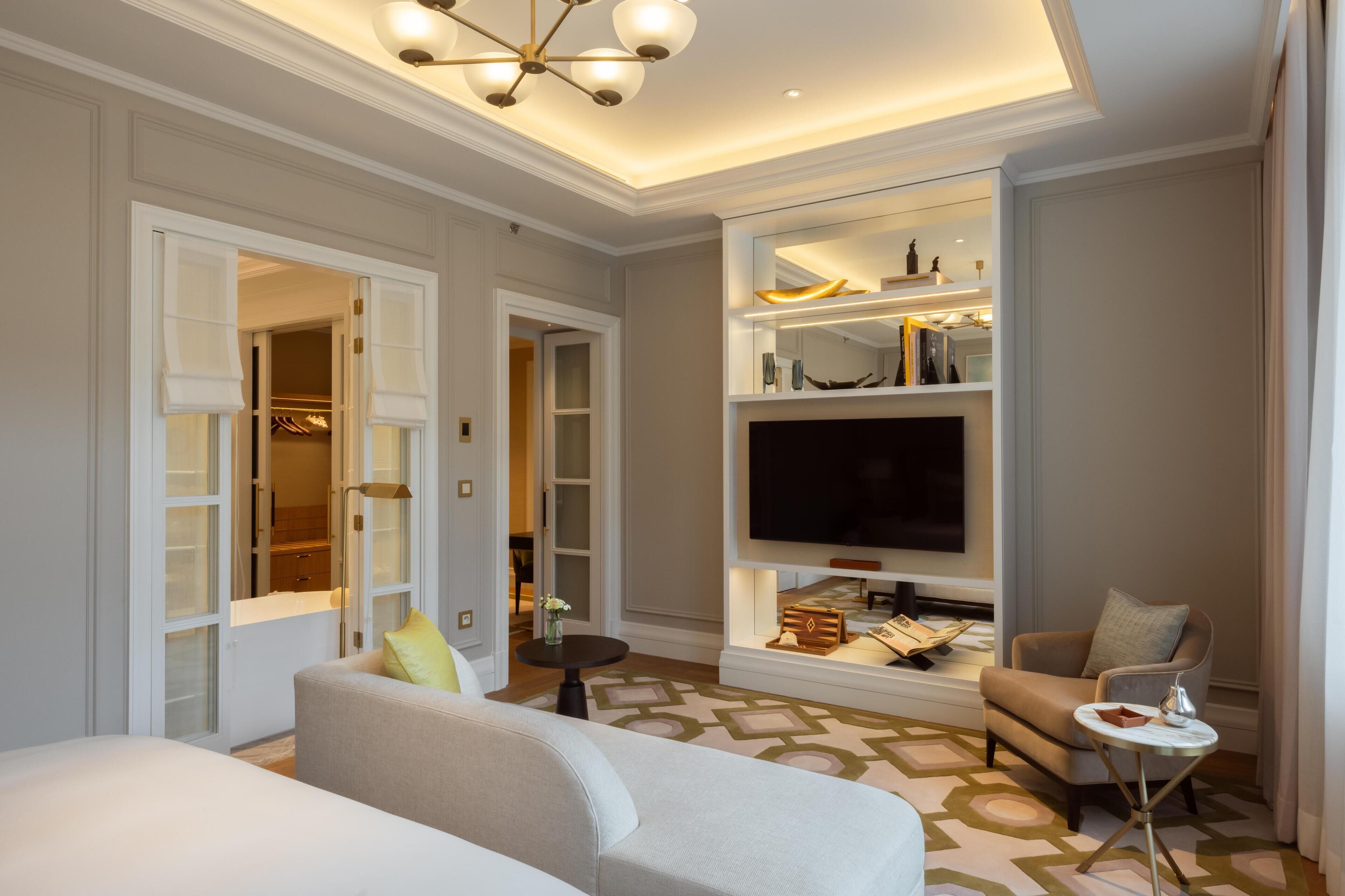 Grand suite | Italiaanse Frette-lakens, luxe beddengoed, een minibar