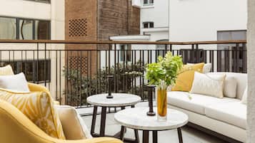 Frette Italian sheets, premium bedding, minibar, in-room safe