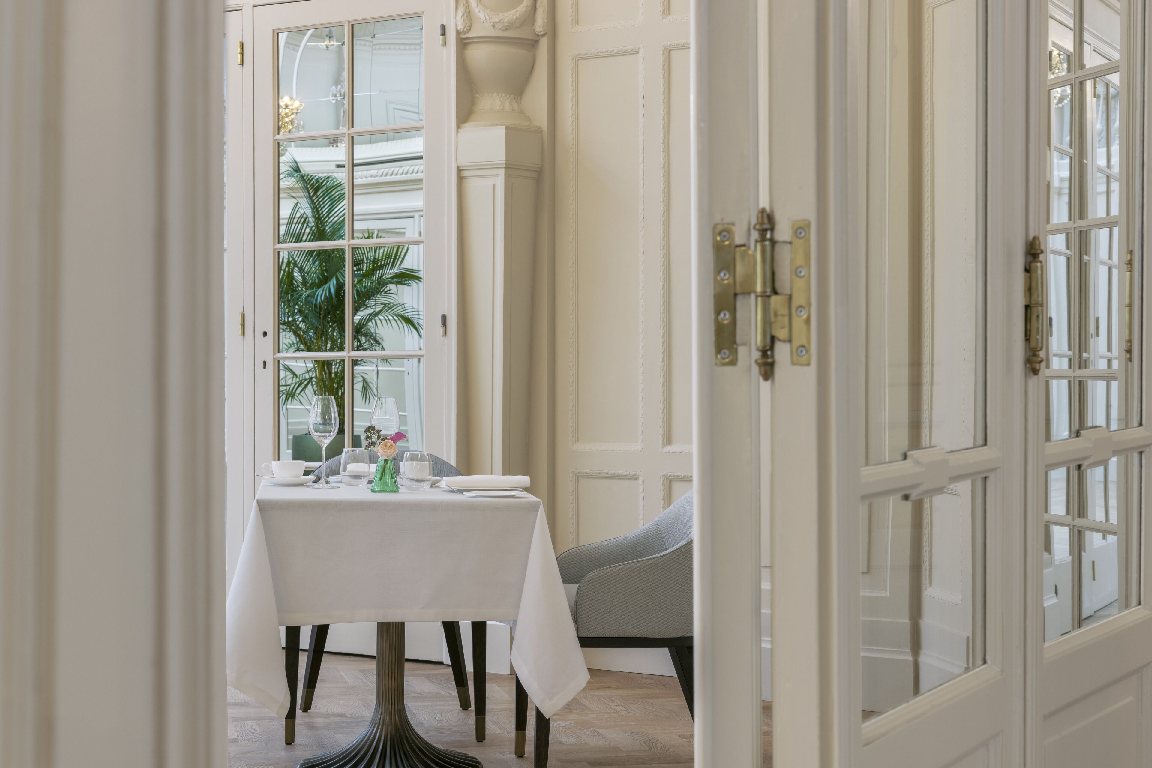 Daily cooked-to-order breakfast (EUR 60 per person)