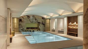 Indendørs pool