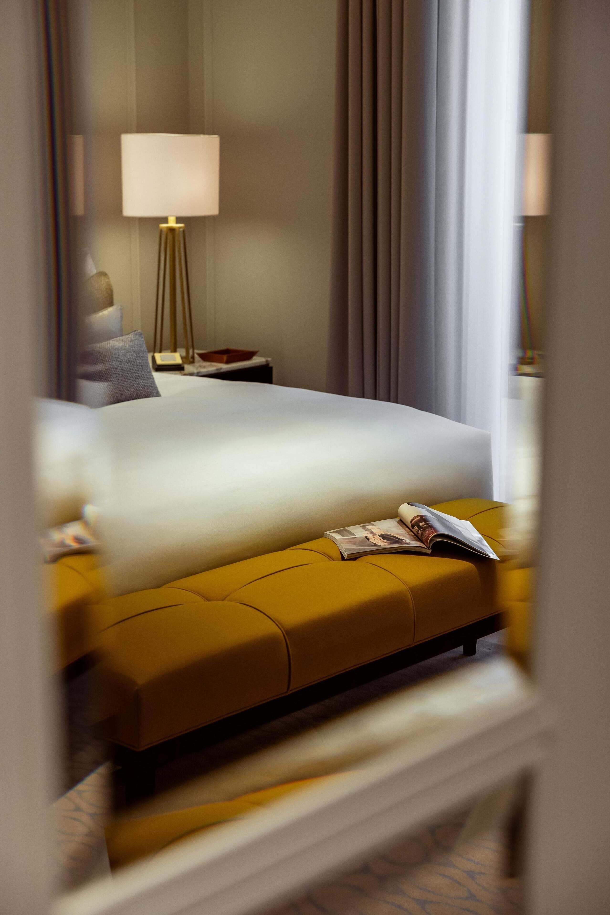 Deluxe suite | Italiaanse Frette-lakens, luxe beddengoed, een minibar