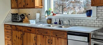 Cozy 2-bedroom cottage mins from Lake Nockamixon and Lake Towhee. 