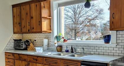 Cozy 2-bedroom cottage mins from Lake Nockamixon and Lake Towhee.