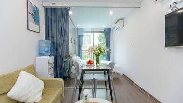 Luxury Apartment, City View | Egyptian cotton sheets, premium bedding, down comforters