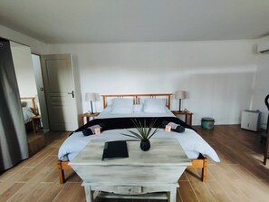 3 makuuhuonetta, silitysrauta/-lauta, ilmainen Wi-Fi, vuodevaatteet