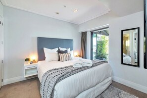 2 bedrooms, in-room safe, blackout curtains, soundproofing - Viaduct's Big Balcony Breathtaking Views (Auckland)