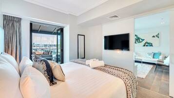 Luxury Apartment, Balcony, Marina View | 2 bedrooms, in-room safe, blackout drapes, soundproofing