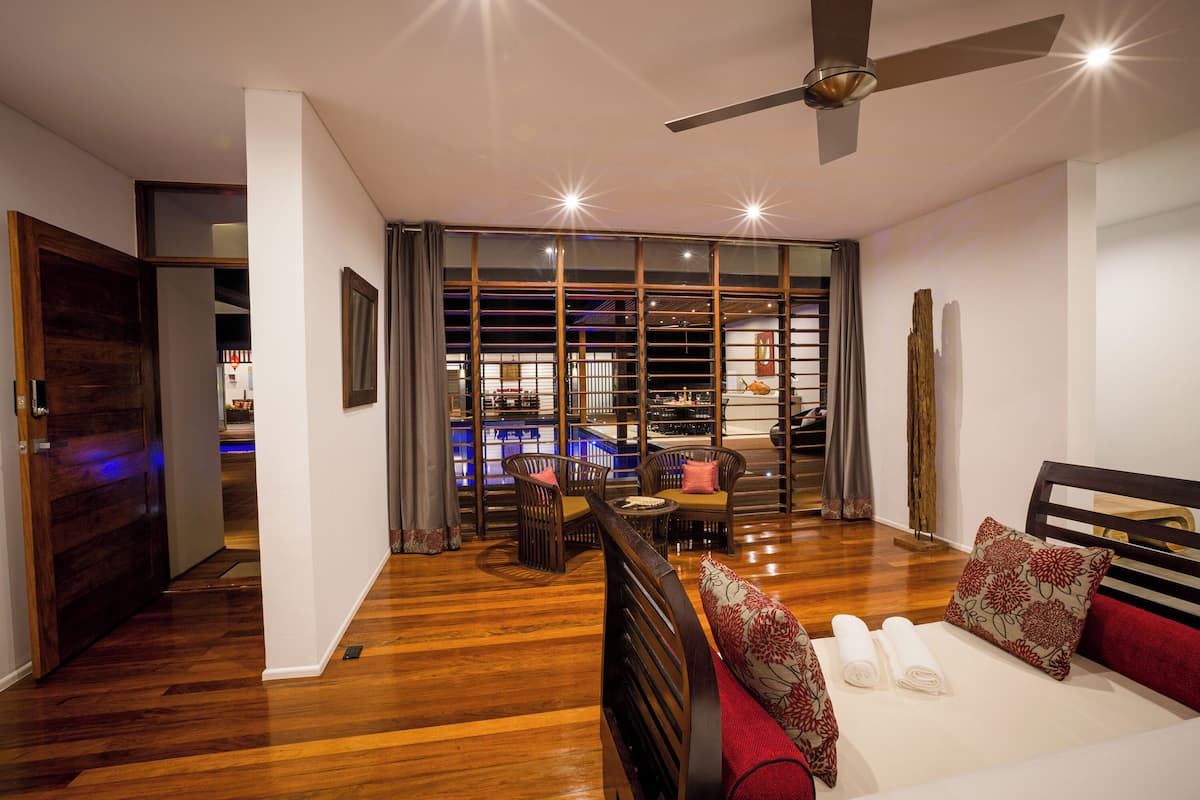 Habitación doble Deluxe | Ropa de cama de alta calidad, minibar y decoración personalizada