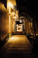 Ropa de cama de alta calidad, minibar y decoración personalizada 