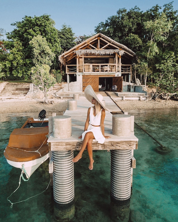 Panoraamastudiosviitti, keittiö, merinäköala | Ylelliset vuodevaatteet, minibaari, yksilöllisesti sisustettu