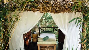 Couples treatment room(s), hot stone massages, deep-tissue massages
