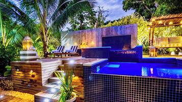 2 outdoor pools, sun loungers