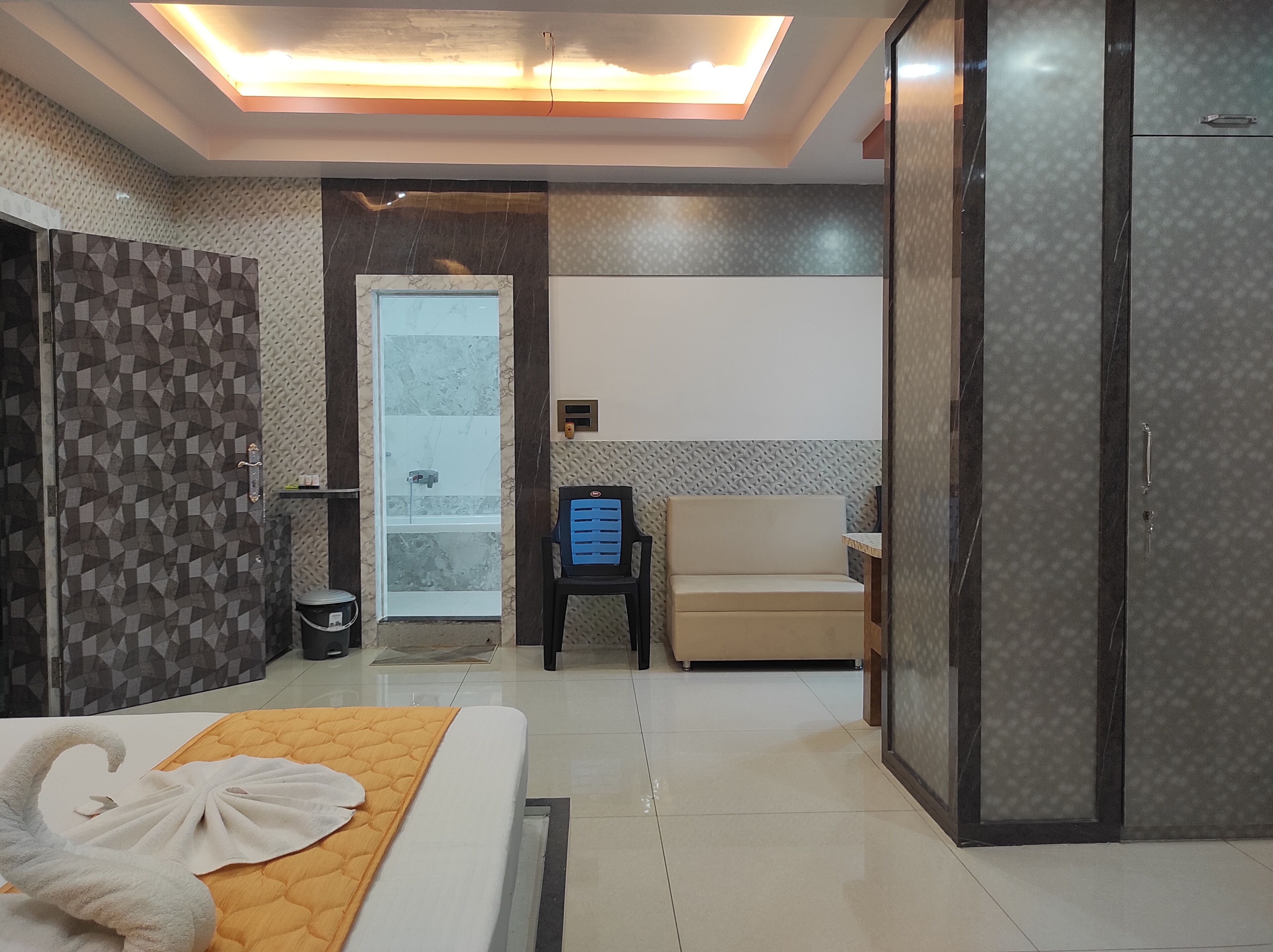 Premium Room | Premium bedding, desk, laptop workspace, bed sheets