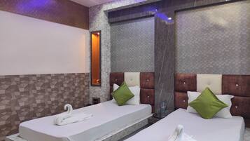 Exclusive Room | 1 bedroom, premium bedding, desk, laptop workspace