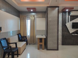 Premium Room | Premium bedding, desk, laptop workspace, bed sheets - Hotel Royal Palace (Nagaon)