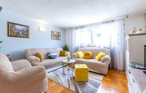 TV, ping pong - Holiday home Jelena with private pool (Blato na Cetini)