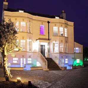 Apartment | 2 bedrooms - Stunning Views Central Whitby Parking (Whitby)