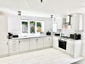 House | 3 bedrooms - Alverton Cottage Gardens Penzance Parking Sleeps 6 (Penzance)