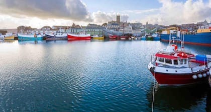 Stunning Town Centre Penthouse w Sea Views