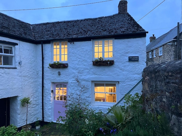 1 bedroom - Cosy Cottage Marazion Central With Parking (Marazion)