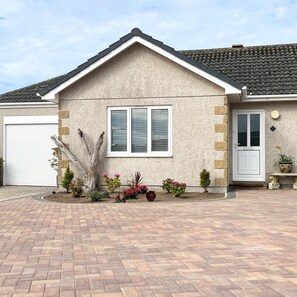 House | 3 bedrooms - Gorgeous Spacious Bungalow Serene Garden Parking (Penzance)