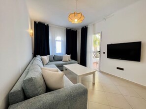 TV - Blue Pearl Apartment (Cabo Negro)