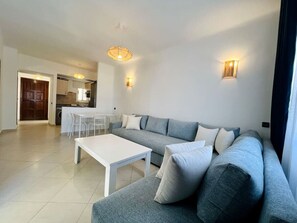TV - Blue Pearl Apartment (Cabo Negro)