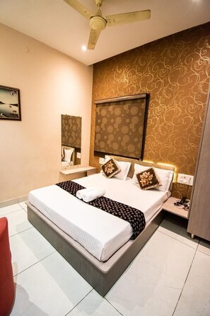 Classic Room - Hotel 7PM (Shaheed Bhagat Singh Nagar)