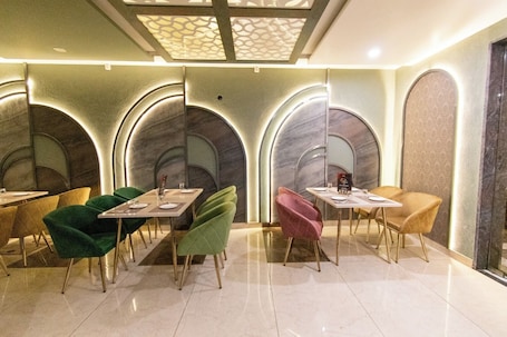 Restaurante. Hotel 7PM