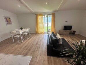 TV - Cosy house with private garden (Cagnes-sur-Mer)