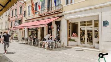 EntrĂ©e de lâhĂ©bergement