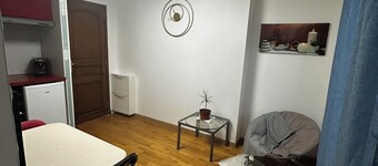 Charmant t2 Refait a Neuf a 900 Metres de RER D