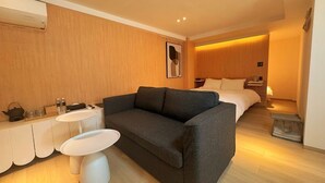 Unclassified image, 3 of 87, button - MKG Home (Tokyo)