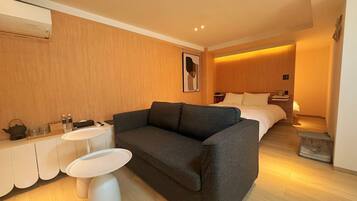 Deluxe Apartment, City View (102) | Down comforters, individually decorated, individually furnished