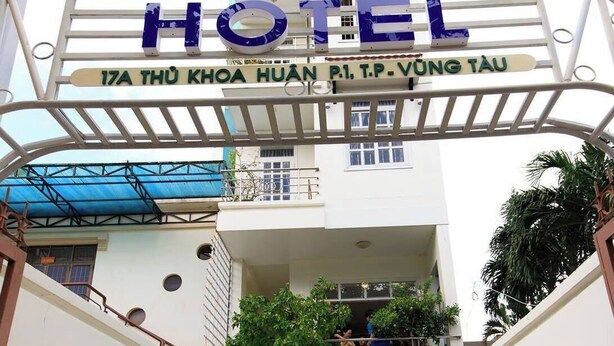 The entrance to Sonha Hotel with a sign displaying the name and address.