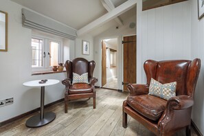 Herbergi með tvíbreiðu rúmi | Skrifborð, ókeypis þráðlaus nettenging