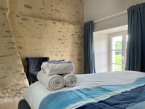 7 slaapkamers, een strijkplank/strijkijzer, reisbedje, wifi