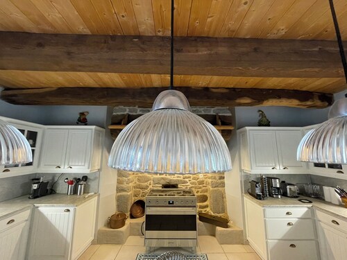 LARGE, FULLY RENOVATED BUILDING BETWEEN DINAN AND SAINT MALO