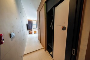 Walk-in Deal, Standard