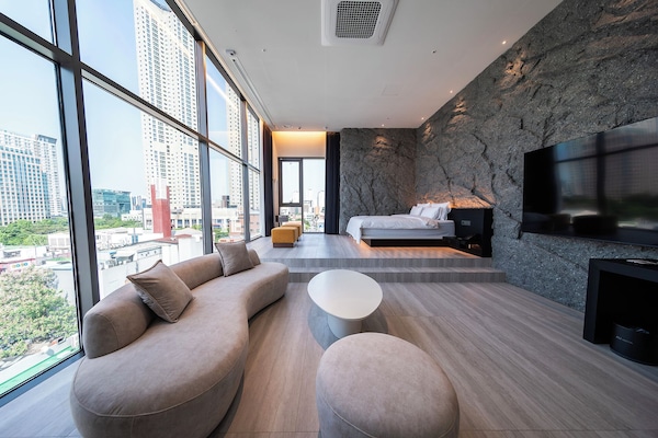 AU VIP, City View | 1 makuuhuone, ylelliset vuodevaatteet, untuvapeitot